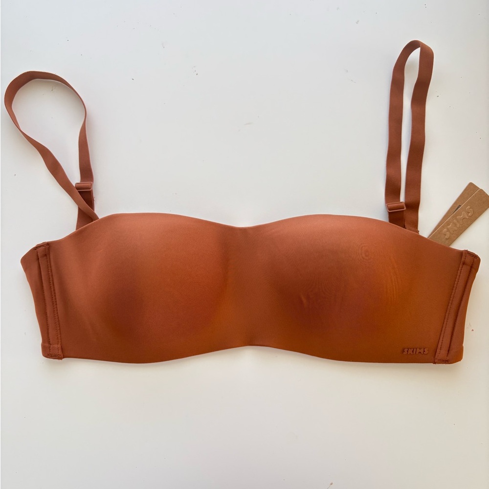 SKIMS wireless form “ STRAPLESS BRA” in limited edition color: Bronze. Size: 34D